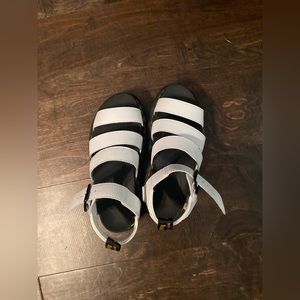 Dr. Martens white blaire women’s sandles in a size women’s 5